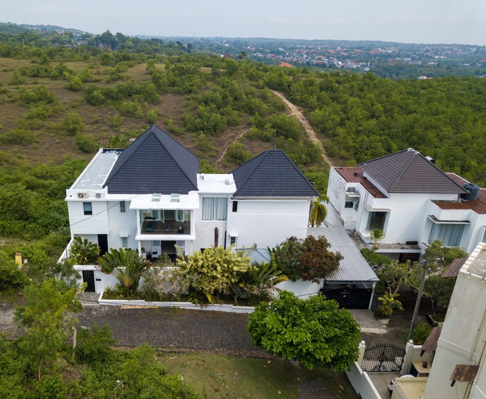 TJ White Villa 670m2 with Private Pool and Outstanding View by GLOBALSTAY view 4