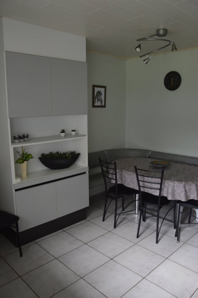 Charming Belgian Getaway, Vakantiewoning in Oudsbergen - 3 Bedrooms & Garden