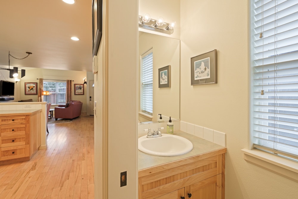 Meet Me On Milwaukee 30 Day Minimum 2 Bedroom Home