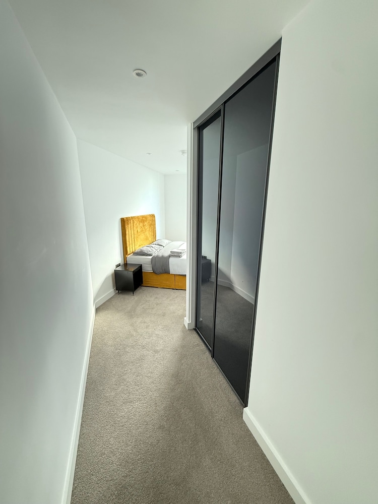 Apt Sleeps 6 With Two Bathrooms