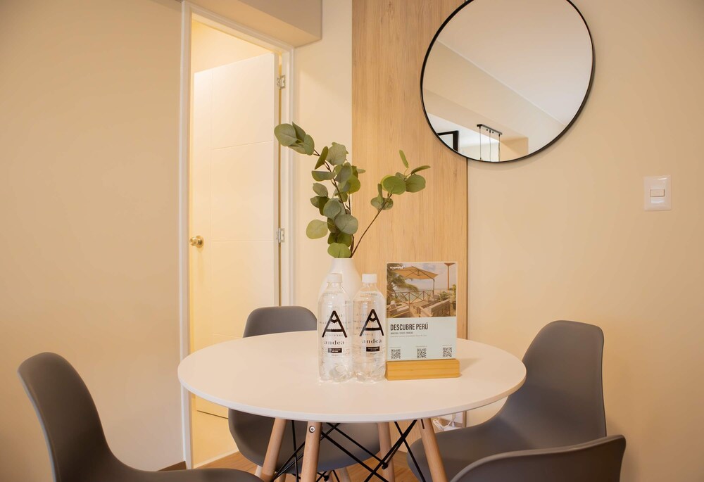 w Chic 1BR Apartment w Scenic Balcony in Central Miraflores