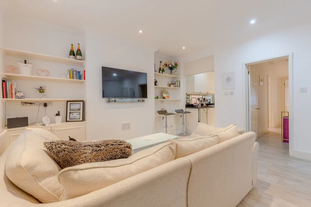 Stylish 1 Bedroom Apartment in Pimlico With Lovely Garden