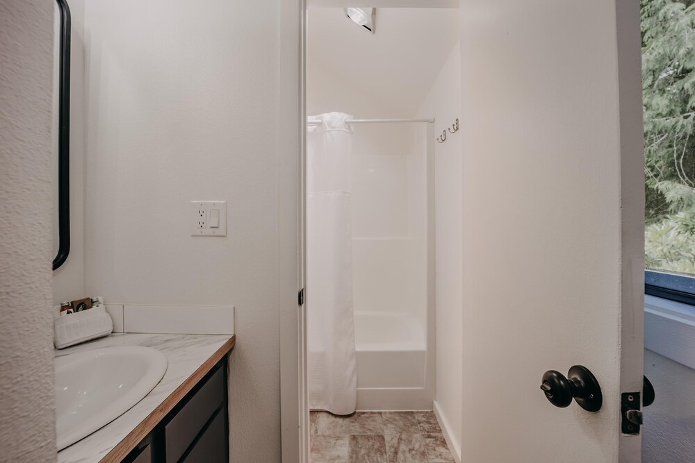 Snowater Condo #42 - Wifi - Pets Ok