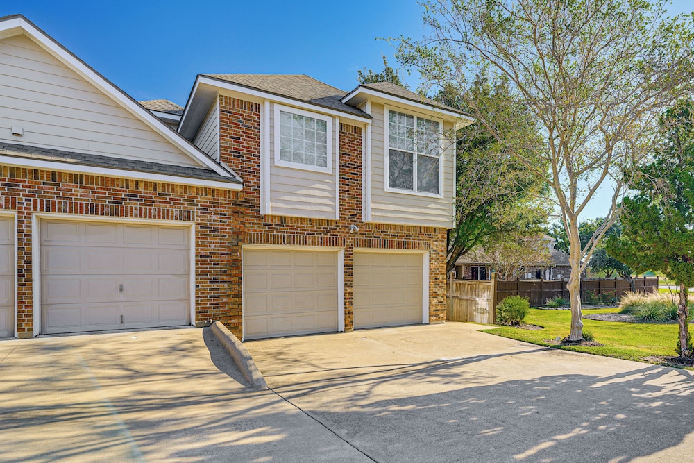 6 Mi to Texas A&m: Home w/ Pool Access