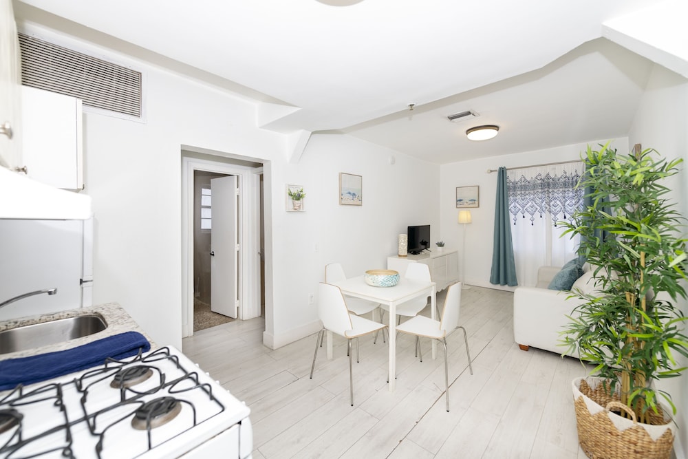 335 Ocean Walk Apartments