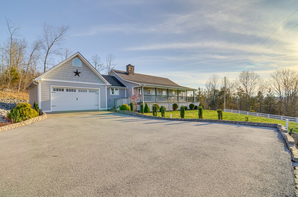 River-view Somerset Home: Large Deck, Fire Pit! view 2
