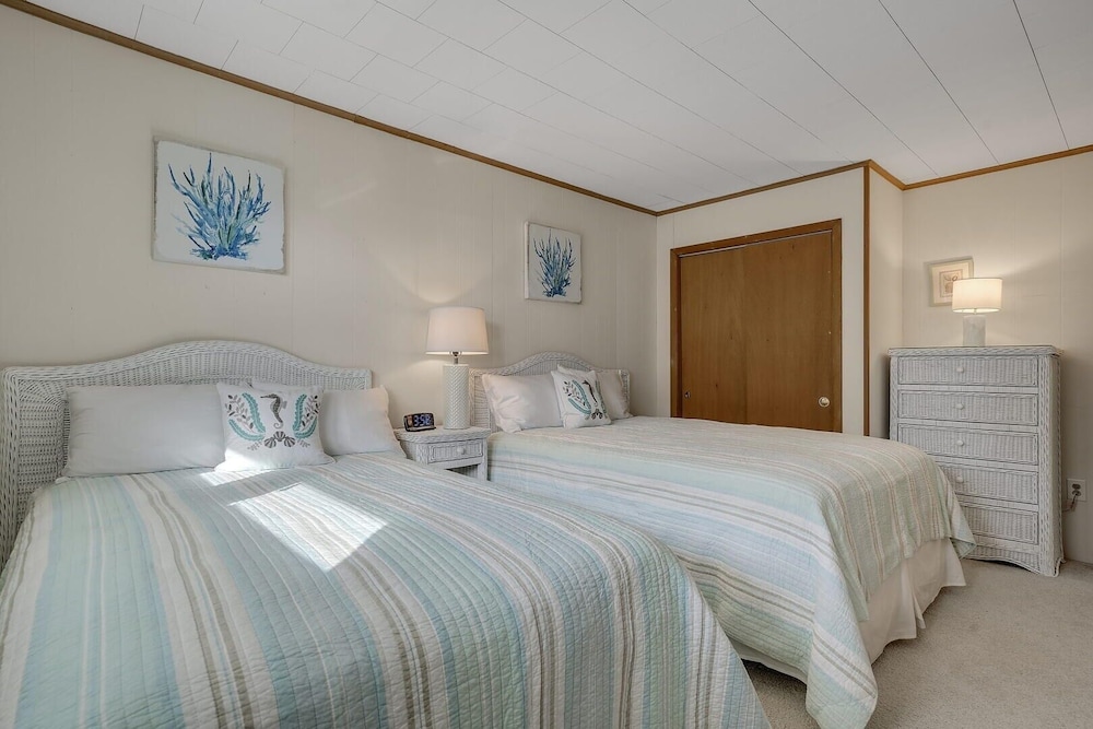 Beachcrest 17 1 Bedroom Condo by RedAwning view 4