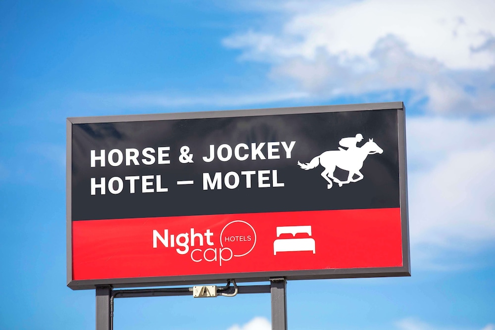 Nightcap at Horse and Jockey Hotel Warwick