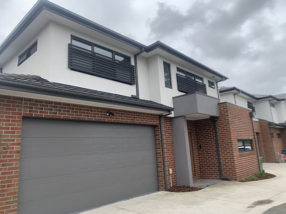 StayAU Modern 4BR Townhouse Bayswater