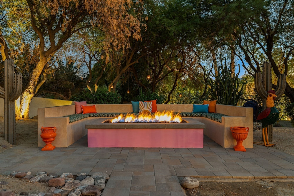 Villa del Gallo by Avantstay Luxury Group Retreat Pool Putting Green