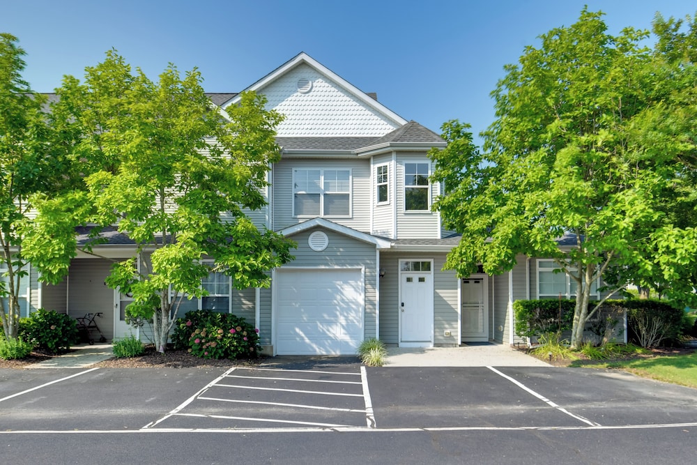 4 Mi to Beach: Lewes Townhome w/ Ping-pong Table view 4