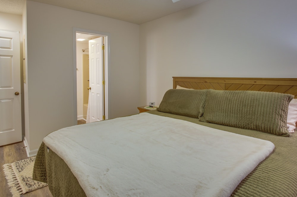 Wintergreen Resort Condo: 1 Mi to Skiing! view 3
