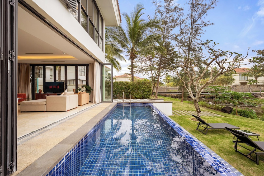 Ocean Villa Da Nang 4BR 5 Beds, Private Pool and Kitchen