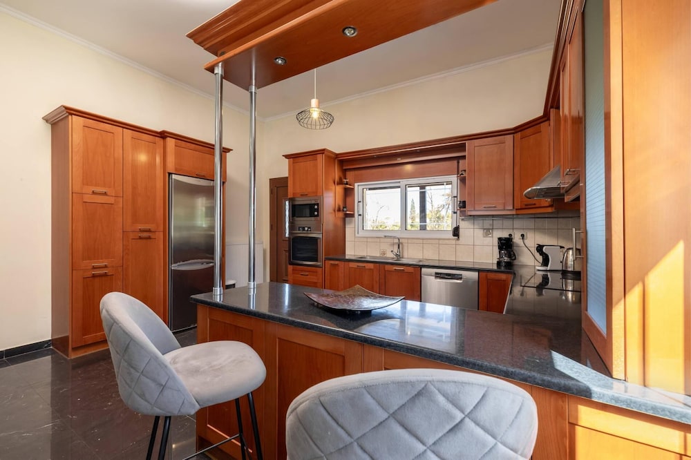 Leone Luxury Villa Giota