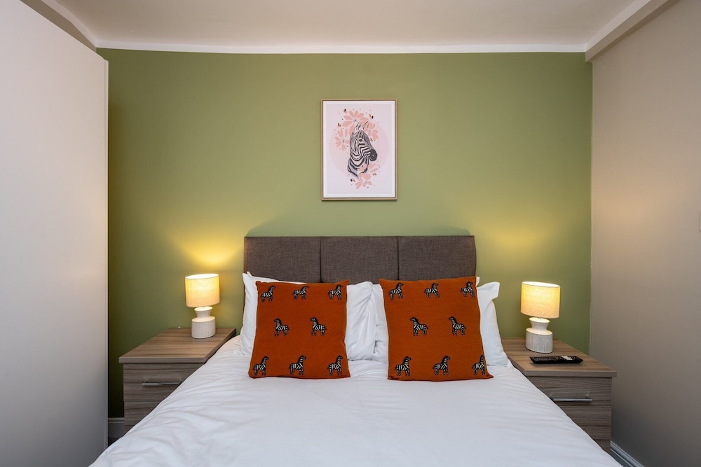 Comfortable 4-bed Home With Free Parking Wales