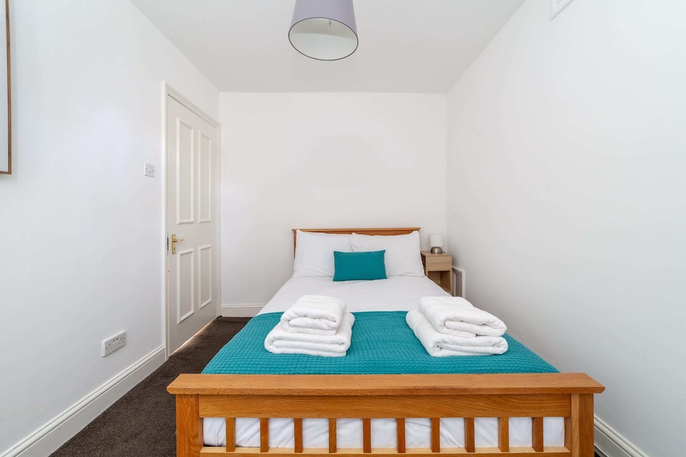 Period Victorian Abode In Idyllic Kings Cross