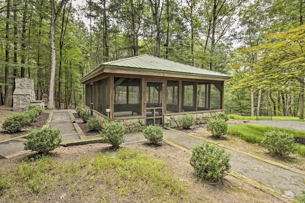 Creekside Berkeley Springs Cabin on 35 Acres! - Property Image 2