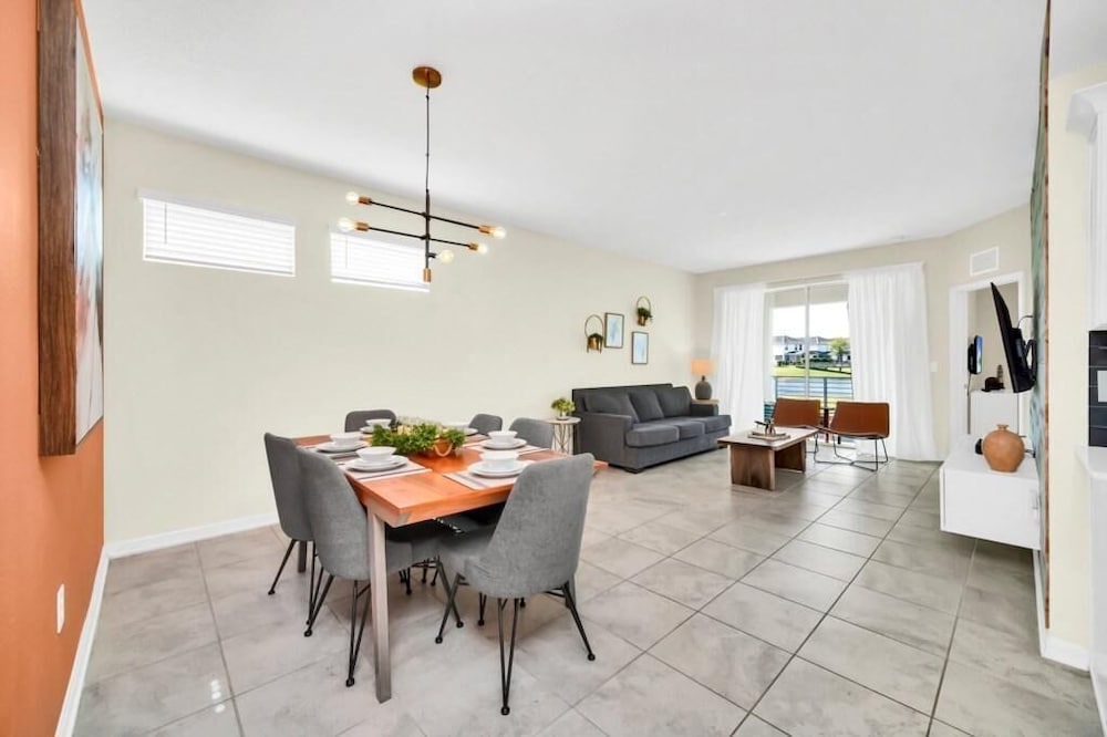 3131 PD - Luxury 3-bed Condo in Storey Lake Resort