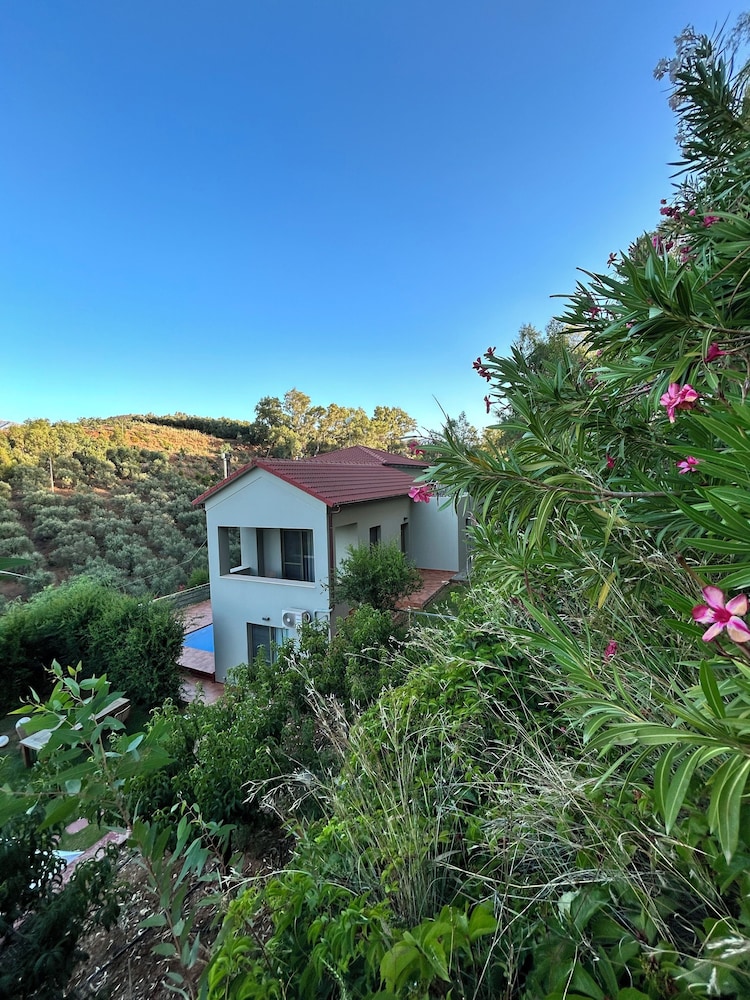 Hotel Physis Villas - Image 1