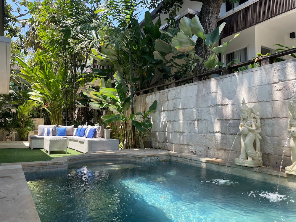 Martini Suites & Villa