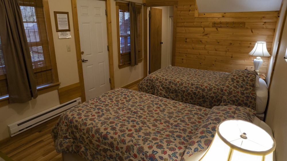 Whittaker's Motel & Historic Bunkhouse