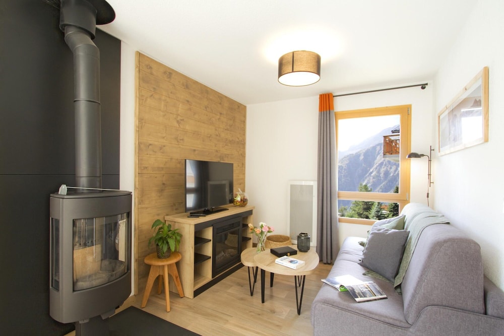 Holiday Home in Les Deux Alpes With Balcony