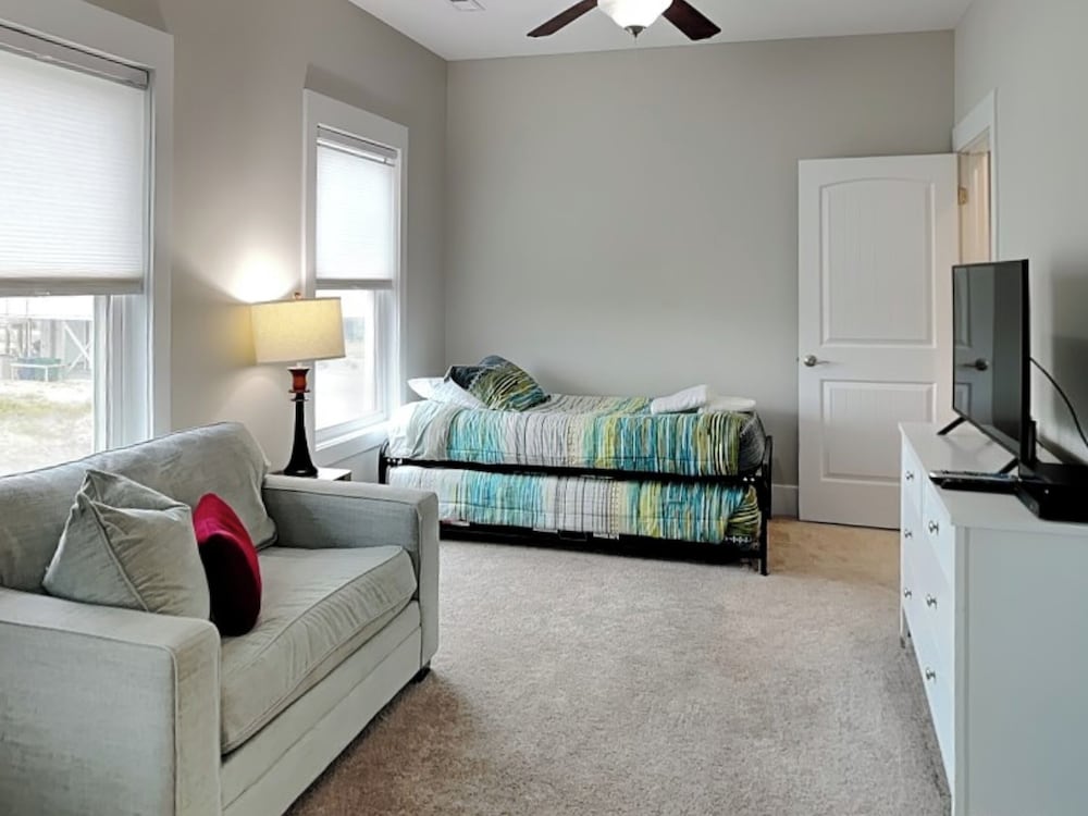 Sunshine Daydreams by Topsail Realty