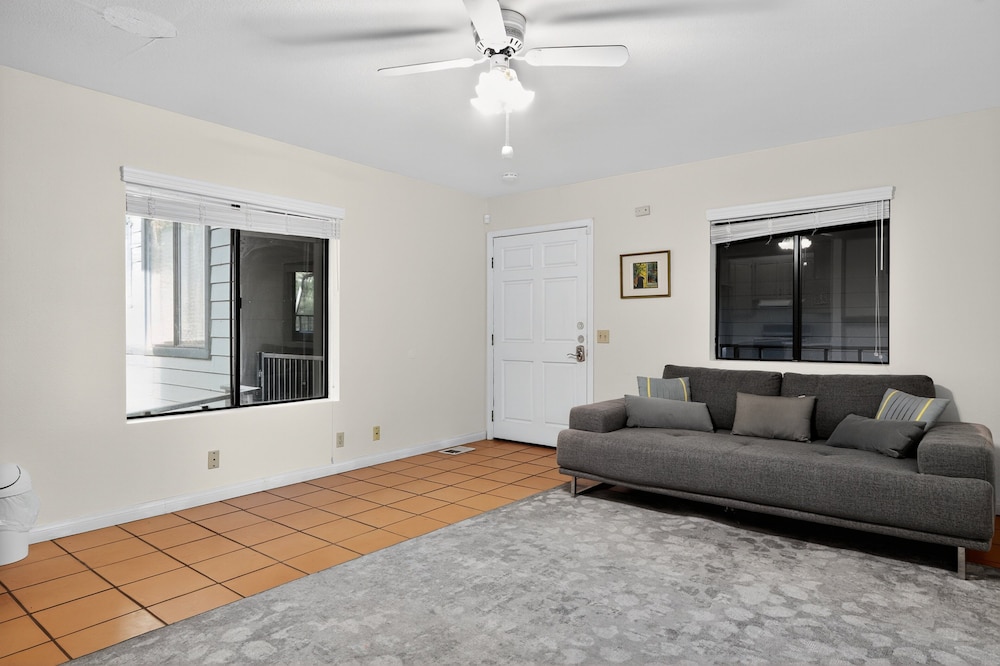 Spacious Mountain Getaway Game Room & Gazebo 5 Bedroom Villa