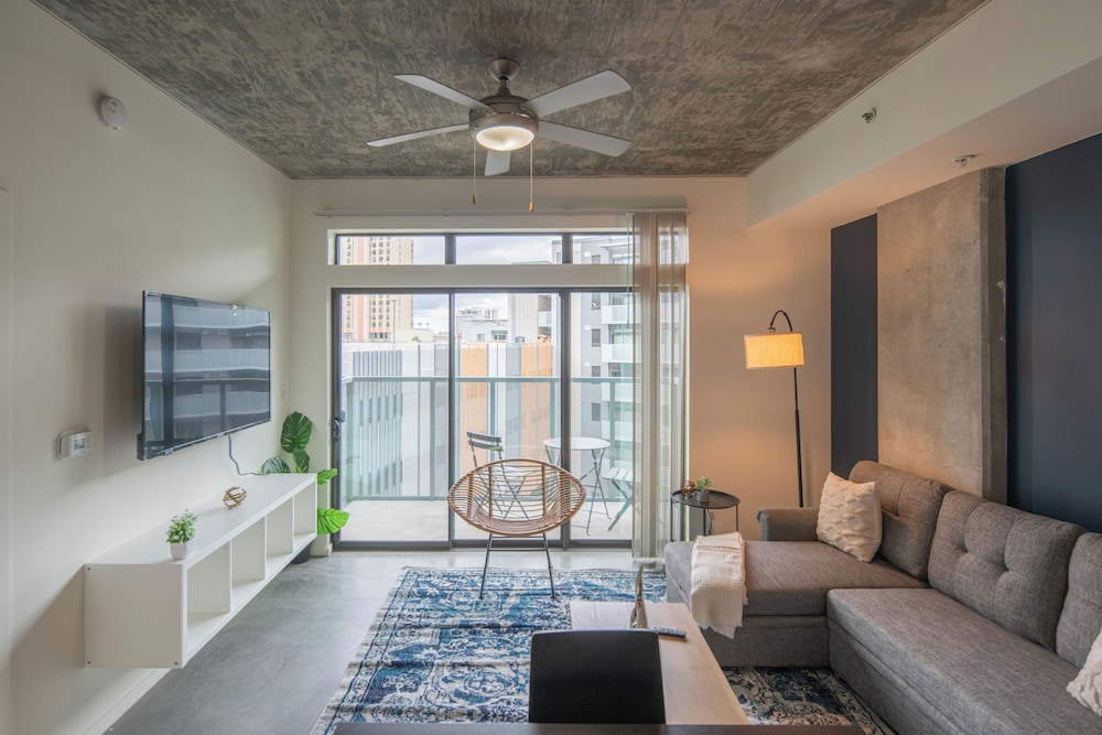 ROVE LIVING/KL - Roosevelt Point
