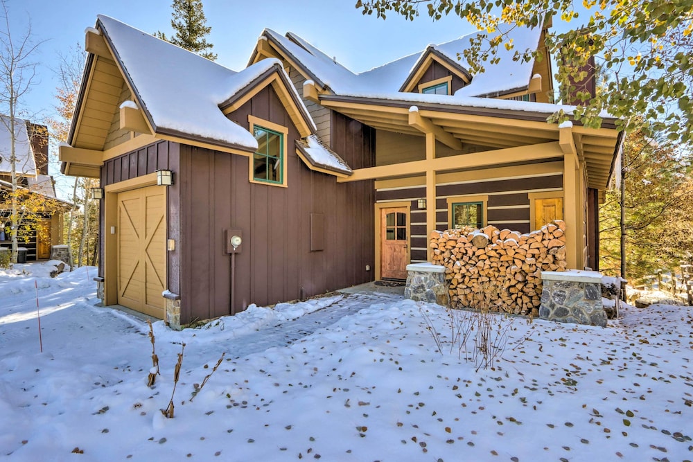 Mccall Vacations - Ski-in/ski-out Donnelly Townhome w/ Hot Tub! - Property Image 1