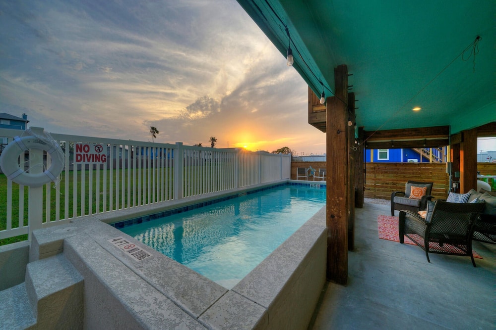 Tequila Tides by Avantstay Free Golf Cart Pool
