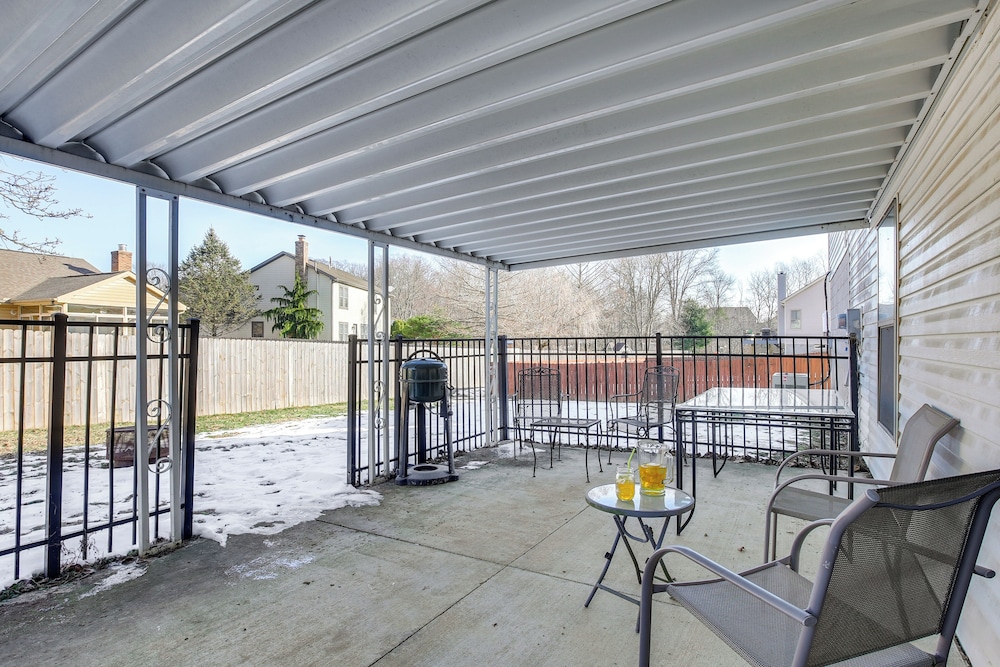17 Mi to Columbus: Pickerington Home w/ Fire Pit!