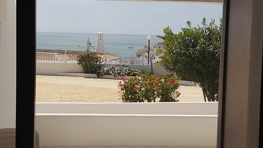 Albufeira Sea View Terrace by Rentals in Algarve (21)