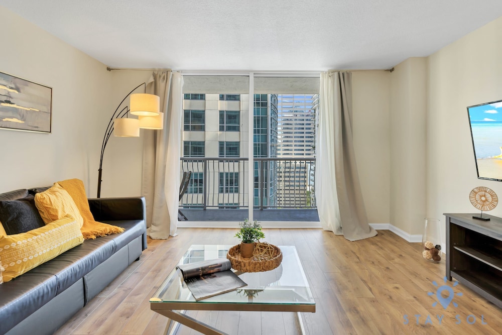 Modern 1-br Condo in Upscale Brickell Locale