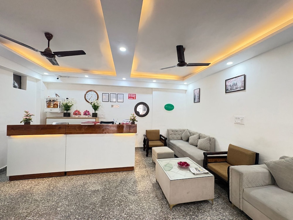 Hotel Breezy Heights Near IGI Delhi Airport by JIP