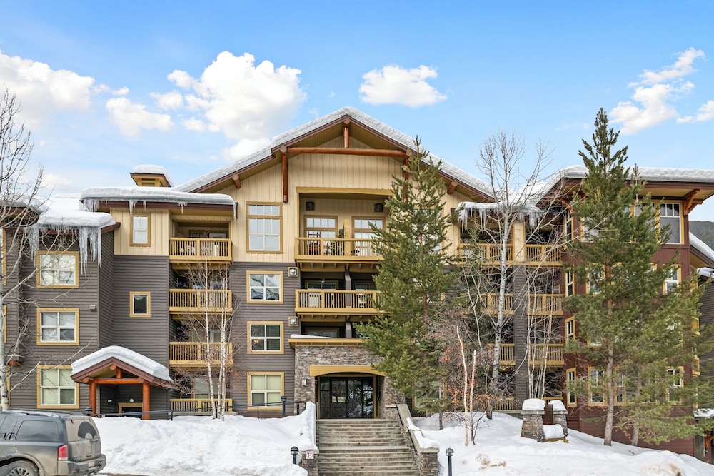 Hotel LARGE 3-Br 3-Ba | Ski In/Out | Pool & Hot Tubs | Central Upper Village Location - Image 1