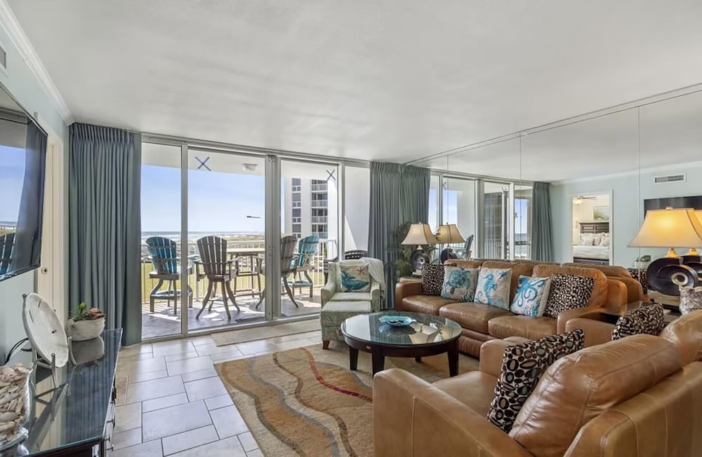 Shoreline Towers 1022