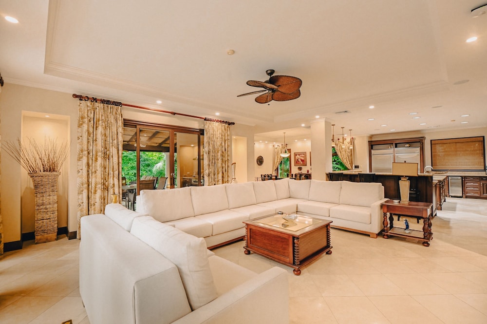 CR Luxury Casa Zafiro 7 Bdrm