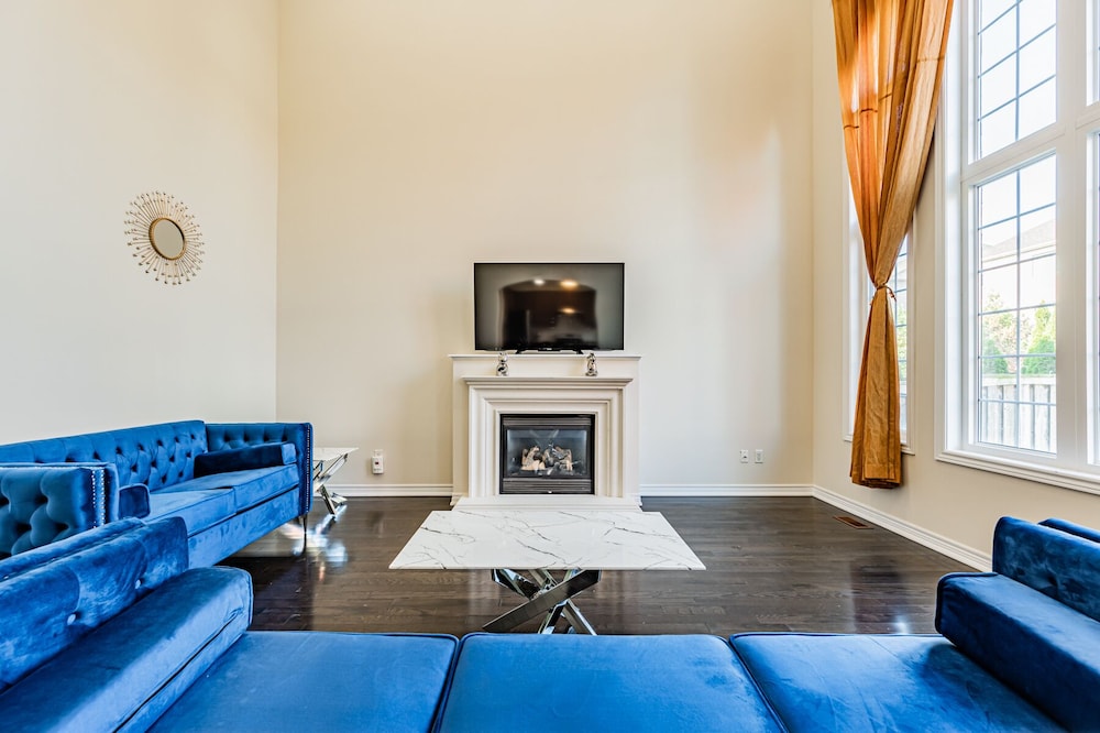 Lady Valentina Boutique Home - Property Image 11