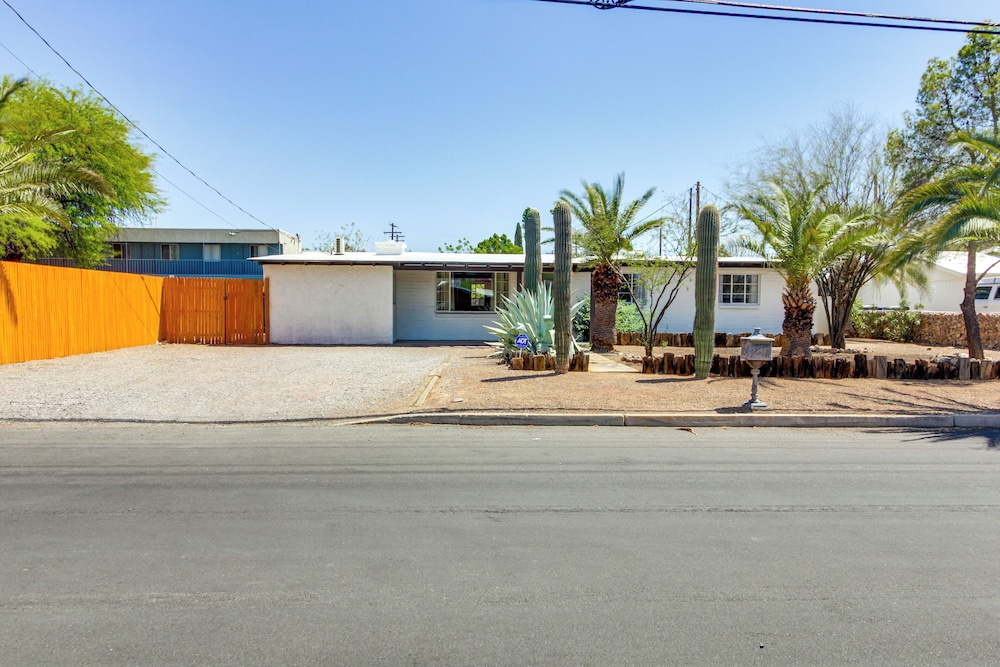 2 Mi to Trail Dust Town: Home w/ Large Yard!