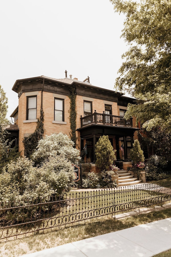 Ellerbeck Mansion Bed & Breakfast