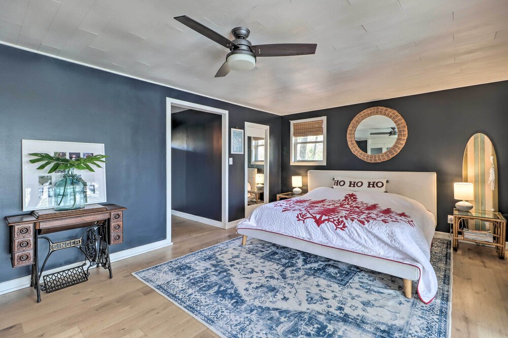 'the Chalet on Sinclair' w/ Private Dock & Kayaks! view 4