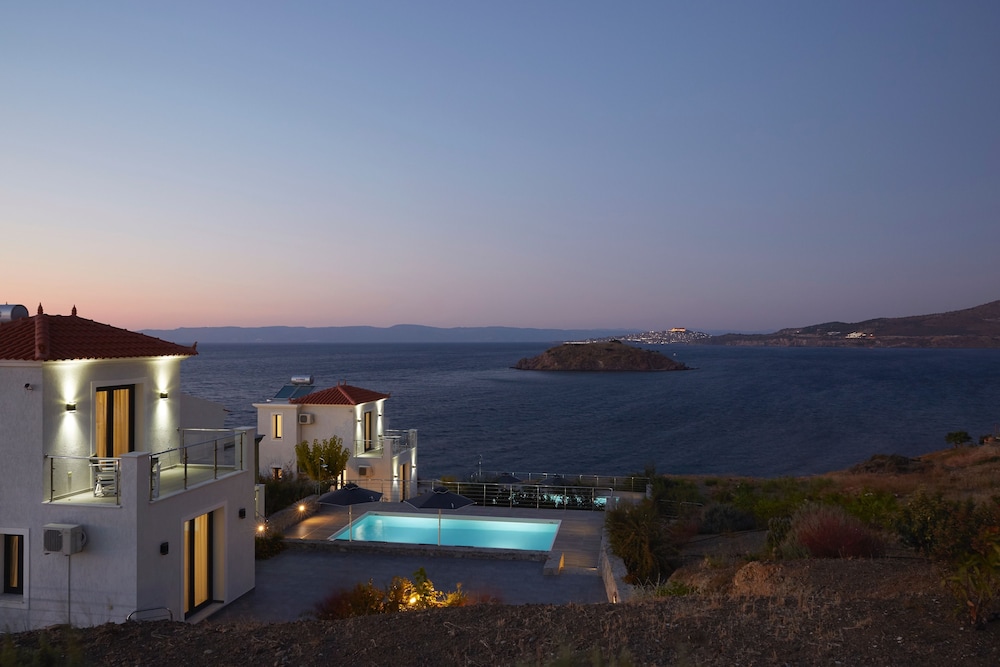 Eleia Seafront Rooms & Villas
