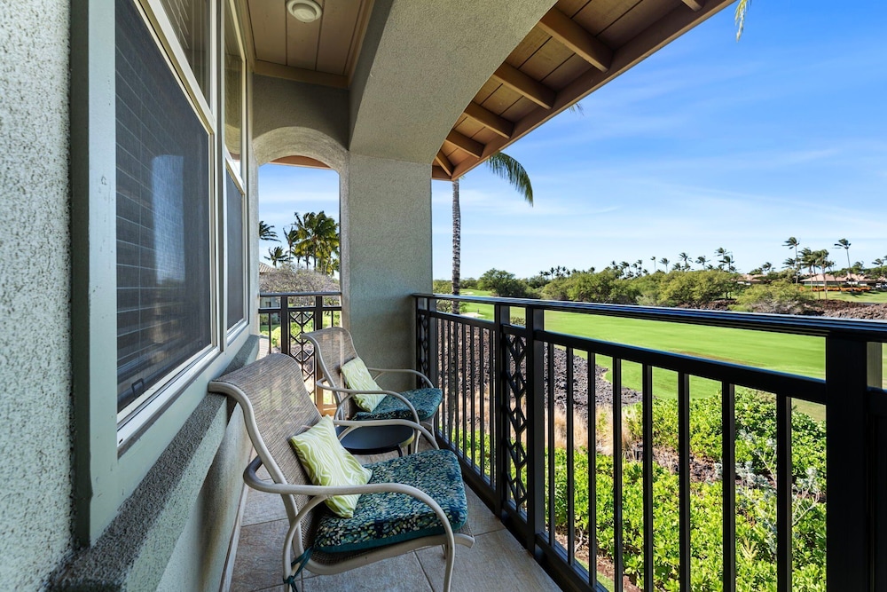 Walk to Restaurants/shopping - Excellent Golf Course Views - Private Beach Access - Vrkcv