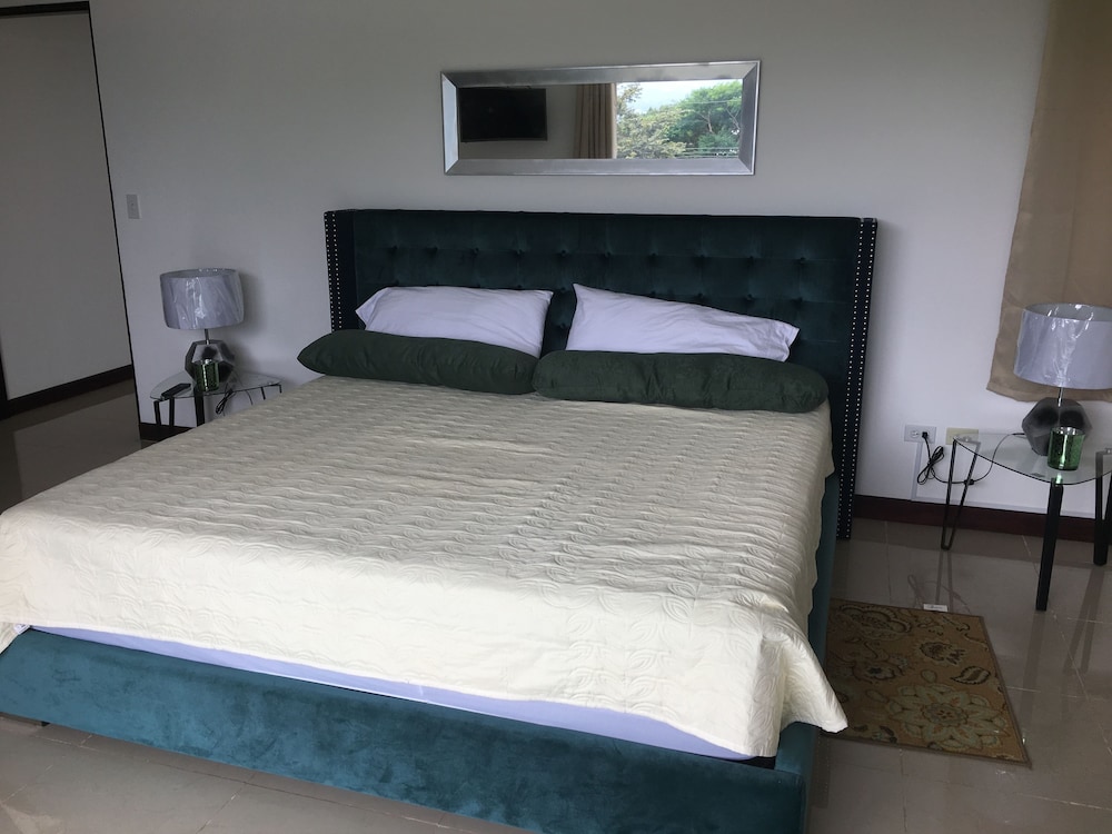 Las Yagrumas Condo Escazu