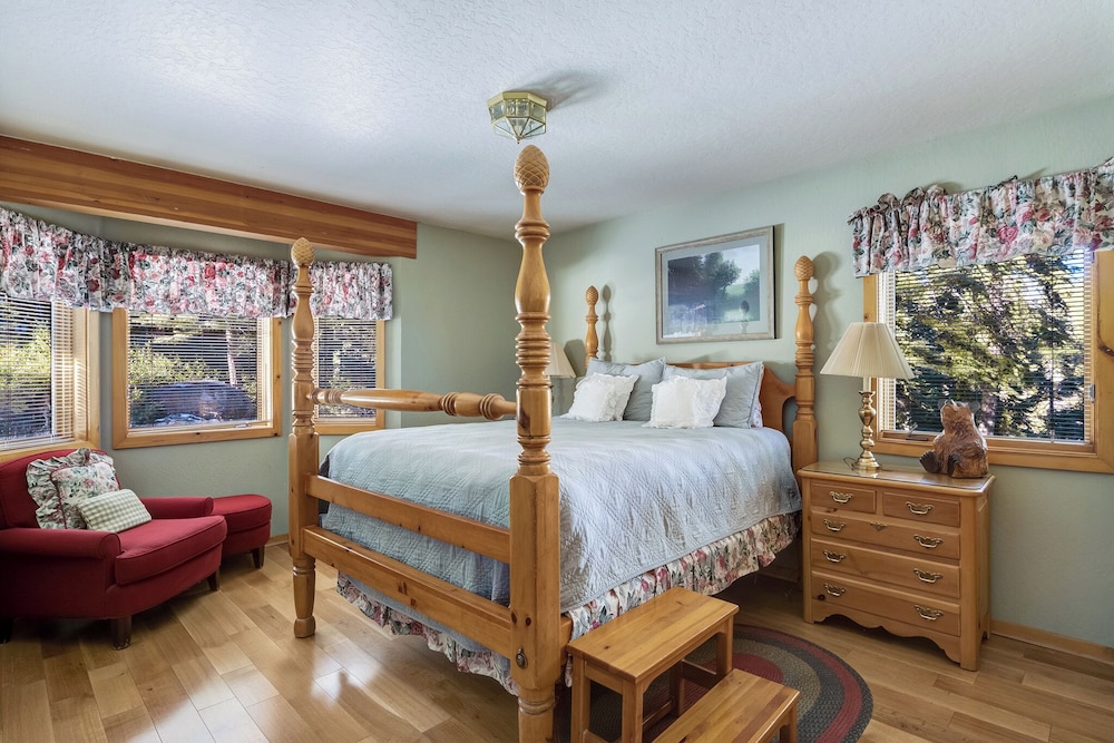 Lakeview Hideaway 3bdr for 8 w/ Private Hot Tub!