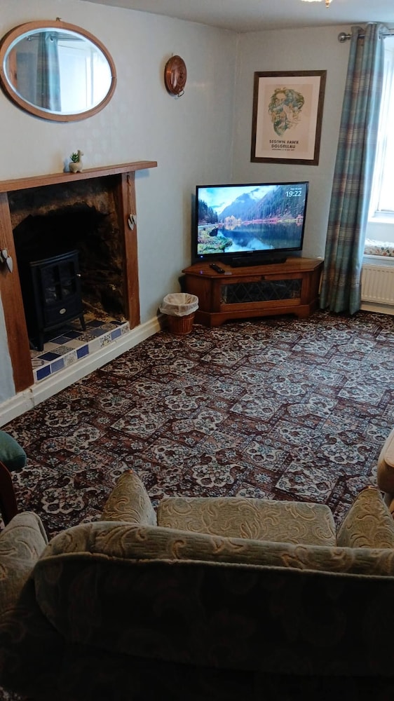 Charming Dolgellau Townhouse With Garden, Perfect for Families