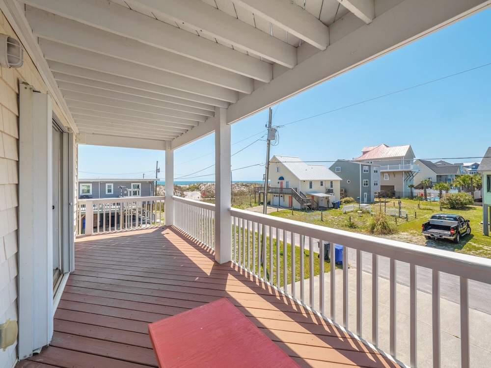 Skipper's Hideout by Topsail Realty