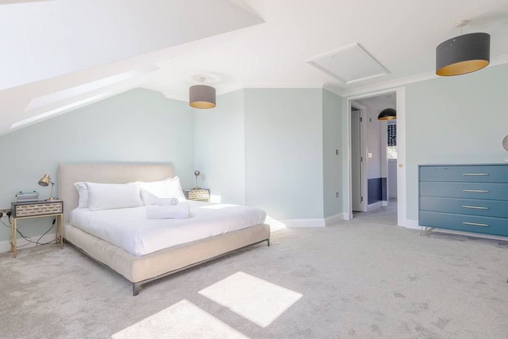 Beautiful & Modern 3BD House- Kennington!