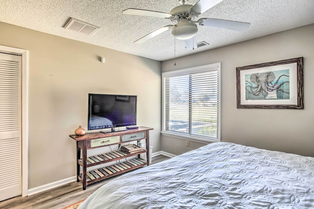 Myrtle Beach Retreat w/ Ocean Access & Porch! view 2